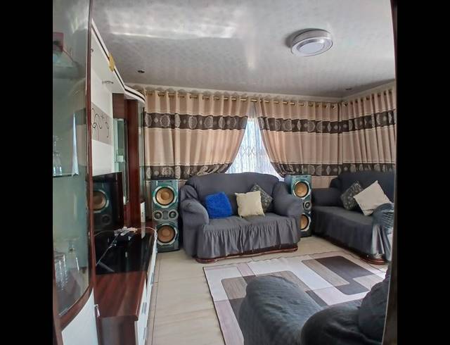 4 BEDROOM HOUSE FOR SALE IN UMLAZI Y